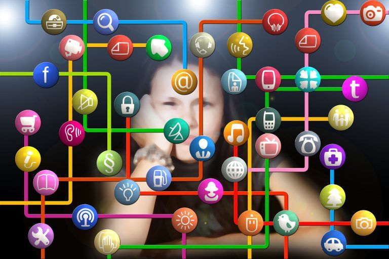 Violencia en redes sociales y adolescentes
