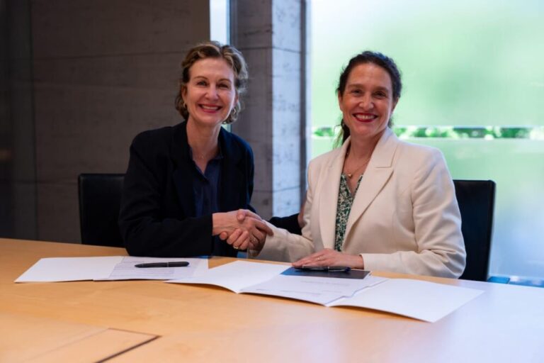PLL Firma Convenio Fundación Luz Casanova_19